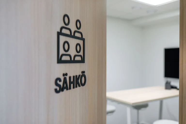 Sähkösuunnitteluympäristön kehityskaari 1980-luvulta 2020-luvulle